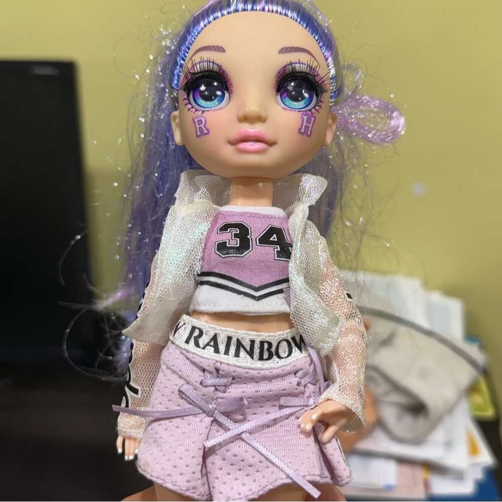 Rainbow High Cheer Violet Willow Fashion Doll – Purple Hair, Great Condition - Picture 10 of 11